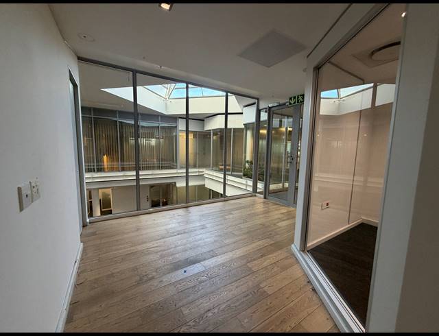 250M² BUILDING TO LET IN FORESHORE